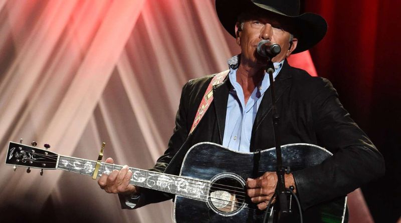 10 Famous Country Singers and Their Biggest Hits