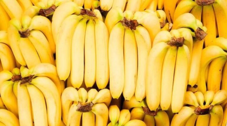 8 Best Ways to Keep Bananas from Turning Brown Too Fast