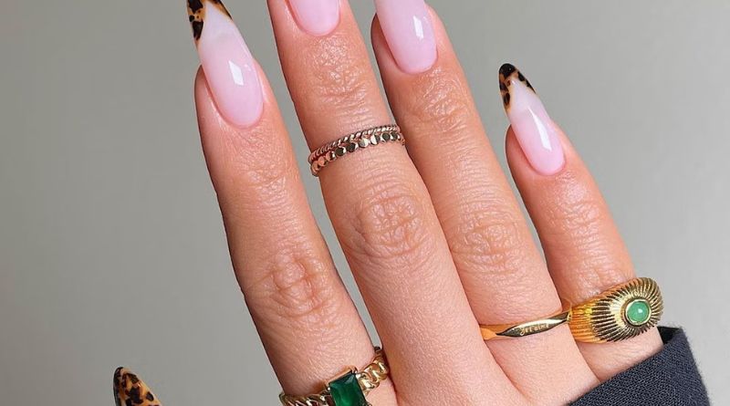 8 Chic Nail Art Ideas for Your Wedding