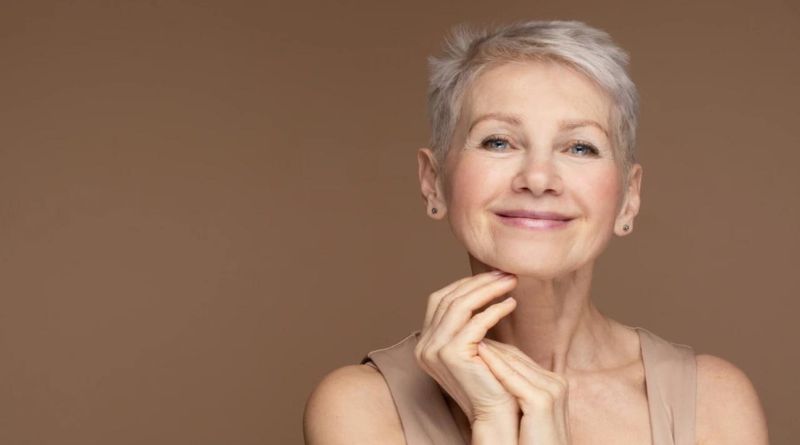 9 Gorgeous Short Hairstyles for Women In Their 60s with Grey Hair