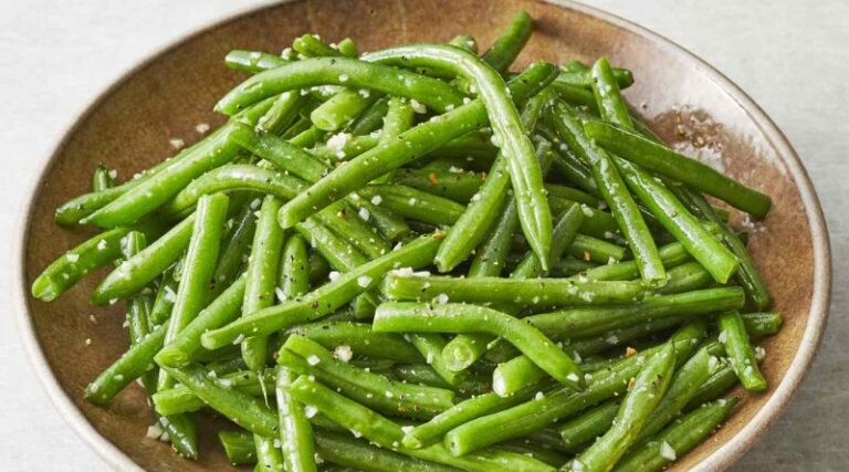 The Trick to Making Green Beans Taste Like a Restaurant